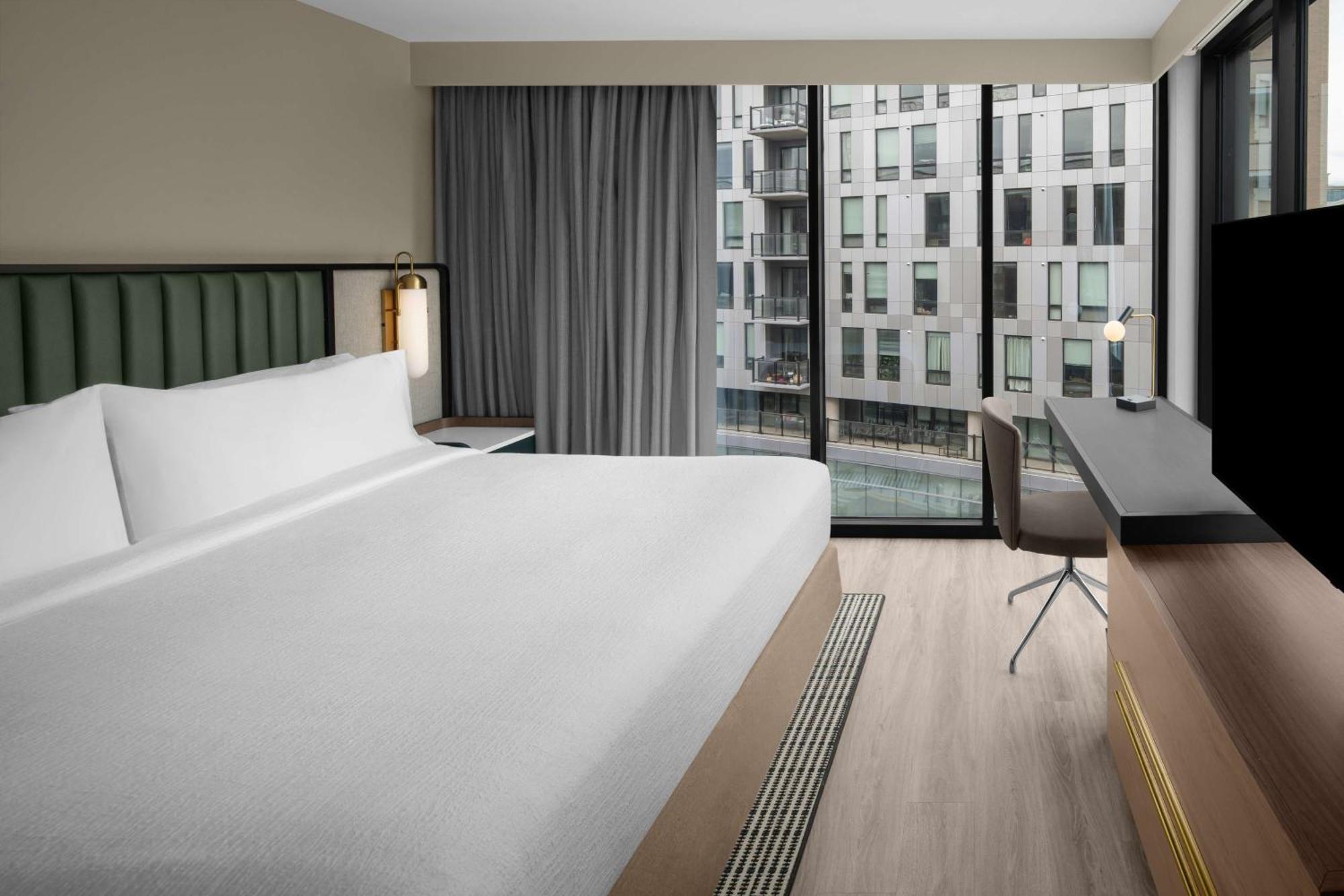 Embassy Suites By Hilton Madison Downtown Extérieur photo